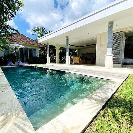 Villa Biru - 500M Batubelig Beach Canggu  Exterior photo